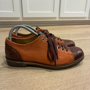 John Fluevog Men’s Radio 2 Putra Modern Derby Shoe Orange Size 9